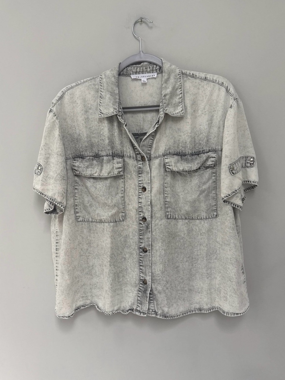 Jane+Delancey Grey Short-Sleeve Button-Front Shirt NWOT